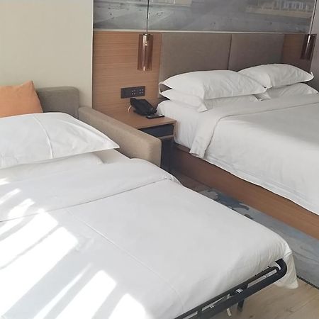 Aurea Central Hotel พนมเปญ ภายนอก รูปภาพ