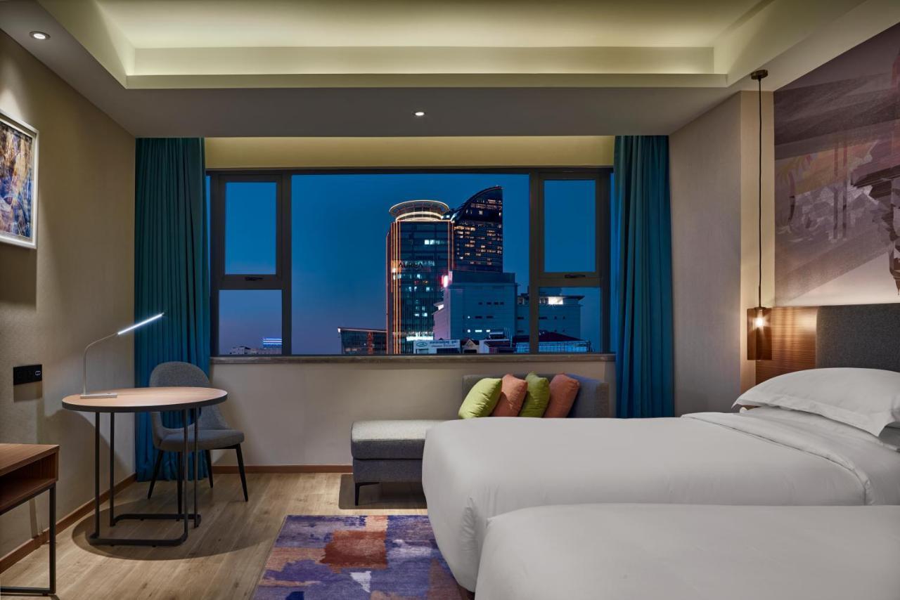 Aurea Central Hotel พนมเปญ ภายนอก รูปภาพ