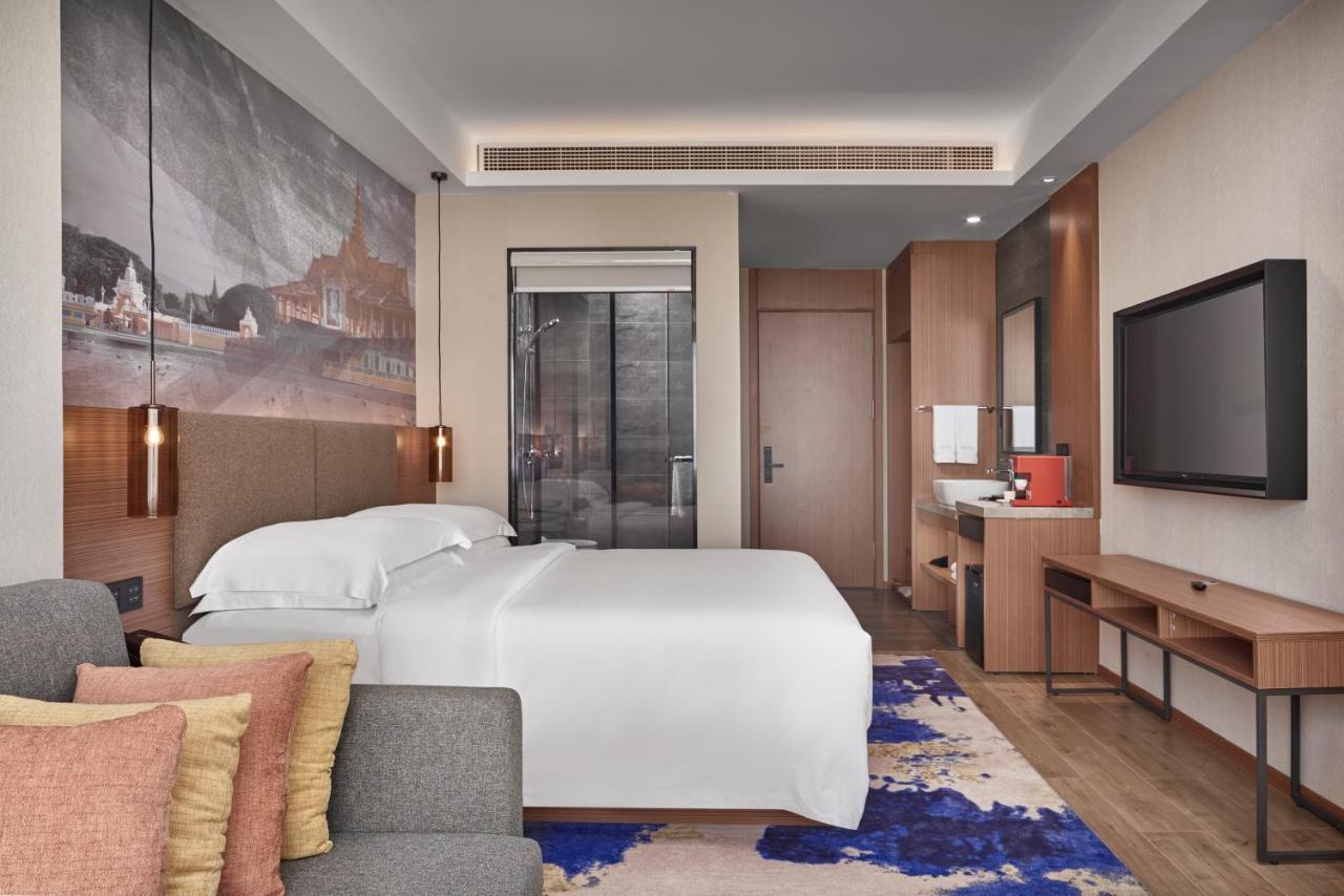 Aurea Central Hotel พนมเปญ ภายนอก รูปภาพ