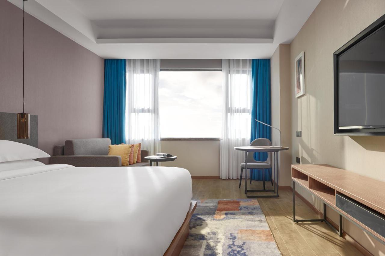 Aurea Central Hotel พนมเปญ ภายนอก รูปภาพ