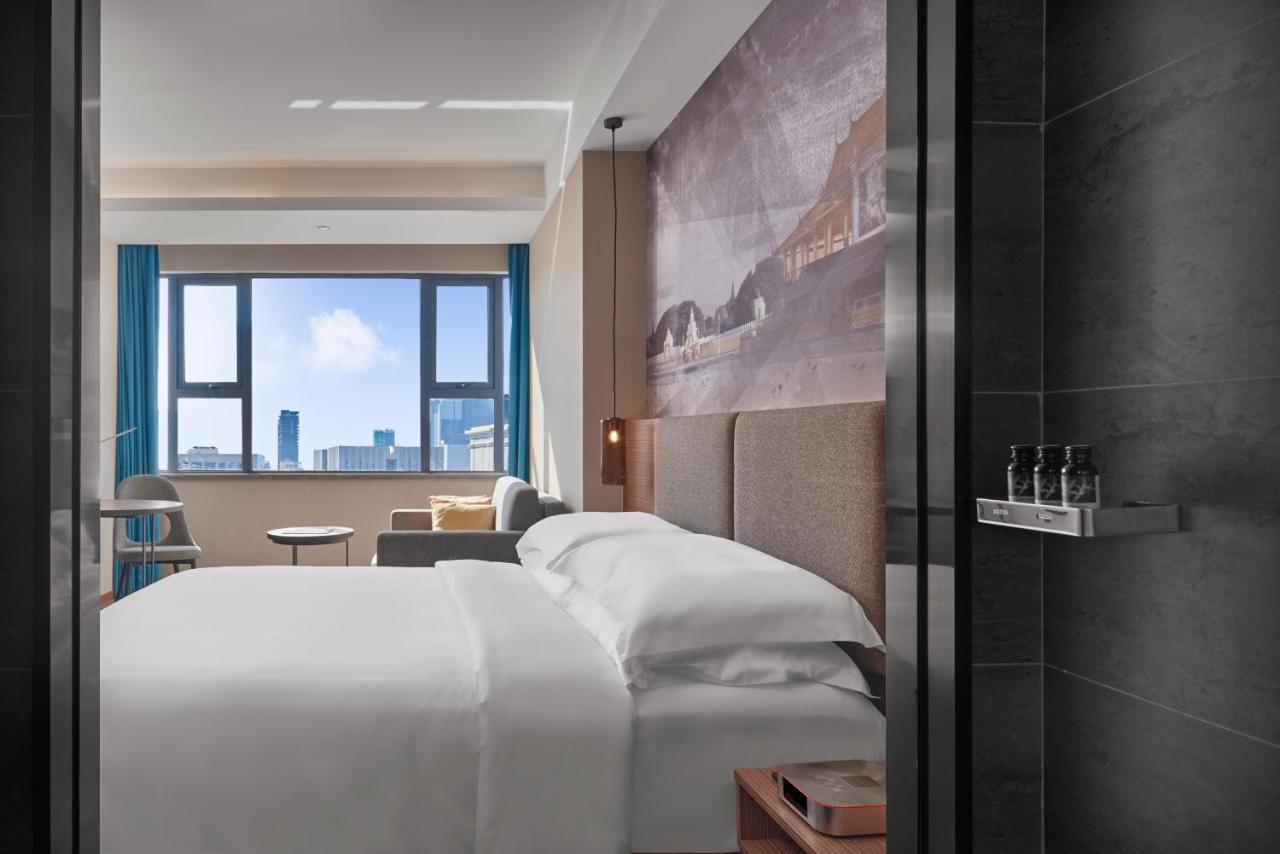 Aurea Central Hotel พนมเปญ ภายนอก รูปภาพ